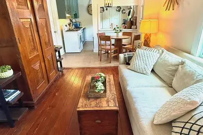 Image de Classic Charleston Hideaway Central & Walkable - Live like a true downtown local