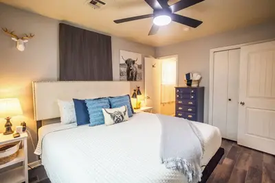 Image de The Southern Suburb. 3-bed Pet Friendly, WiFi, Fireplace, Fenced Yard, and Patio