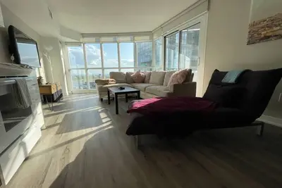 Image de Hottest Lakeview condo (with Free Parking)