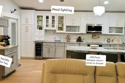Image de Elegant Modern 3-bedroom beach house 5 min. Walk to Ocean Drive Shops and Beach