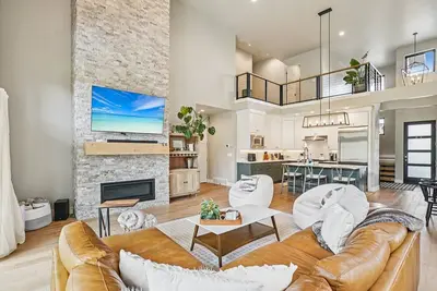 Image de Modern Mayflower Retreat – Ski & Lake Access