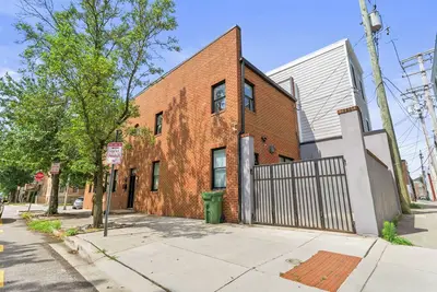 Image de Luxe Canton 4bd: Rooftop Deck, Hot Tub, Gated Ev Parking & Room-by-Room Rentals.