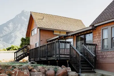 Image de The Farmhouse at Mt. Dennison - Entire home in Balch Park near Sequoia Forrest