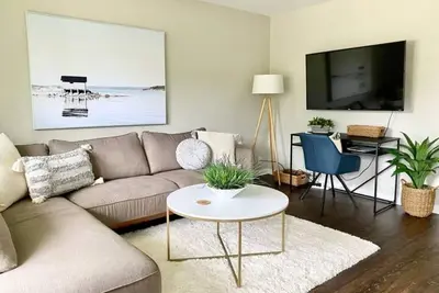 Private, Updated Townhouse in Dt Apex
