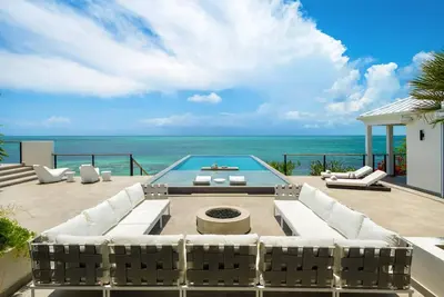 Image de Villa Eden, Modern Oceanfront Villa on Blue Mountain