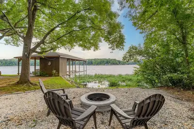 Image de Gem! Lakefront, Firepit, Dock w/ Boat Slip, Kayak