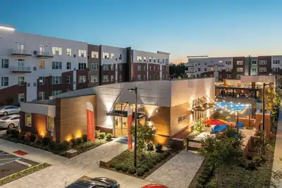 Image de Prime Hampton Stay at Ellipse Urban: Near Shopping, Dining  and  Entertainment