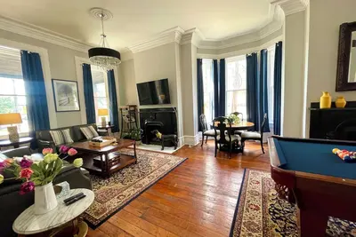Image de Spacious 6-bedroom all-suite home in lovely Pgh with WiFi, Ac, fitness room