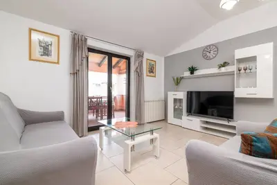 Image de Appartement de deux chambres avec la terrasse Stinjan, Pula (A-24743-a)