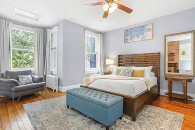 Image de Sojourn Lovely Hill Home w/ Backyard near Dc Icons