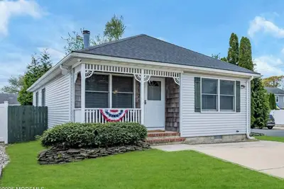 Image de Bar2126 | Bay Head Shores custom ranch 3br 2ba - 30 Day Min = Deal!