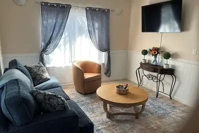 Image de Fully Remodeled Home Near Crater Lake Close To Downtown Just In Time For Fair