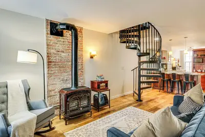 Image de Dtwn at Your Door: Historic Frederick Gem w/ Yard!