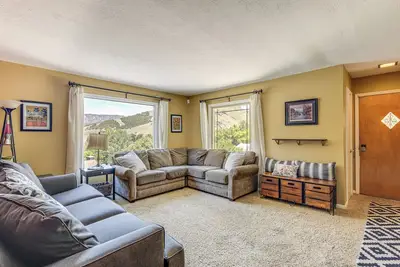 Image de Mountain Views: Walkable Lava Hot Springs Home!