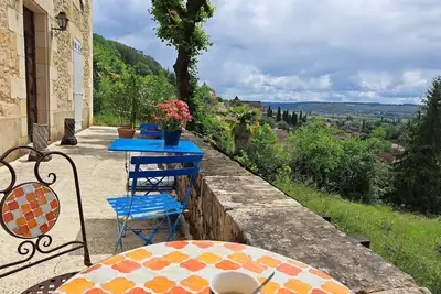 Image de Une terrasse au-dessus de la vallée