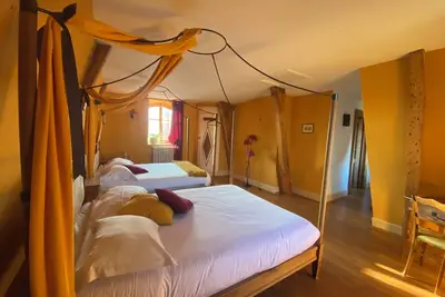 Image de Bienvenue au château! Authenticité, charme et calme Absolu.