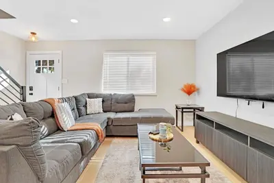 Twin Abodes I 2 Units, One Group Getaway