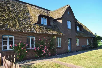 Image de Spacious Family-Friendly Apartment with Garden in Ockholm