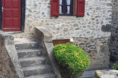 Image de Maison à louer au bord de la rivière dans un petit hameau paisible