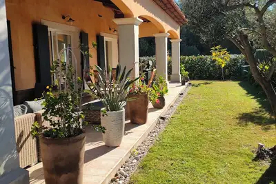 Image de Villa au pied d'une colline
