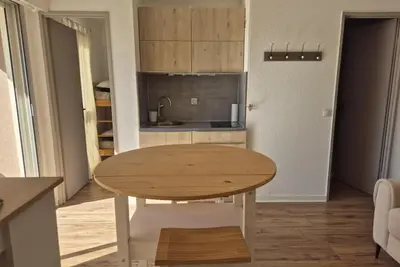 Image de Studio Cabine climatisé refait à neuf 2025\" les pieds dans l'eau\"  plage  Grazel