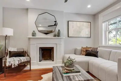 Image de Elegant, Fresh Historic Home