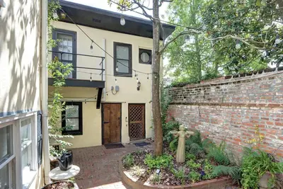 Image de The Carriage Quarters off Jones Street | 1850s