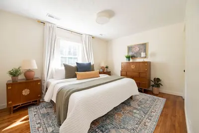 Image de The Green Bungalow | King Bed | WiFi | *Fire Pit*