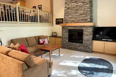 Image de Stratton Retreat: Shuttle/Stroll to Mountain, Spacious Townhouse, Fun for All