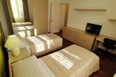 Image de Two-bedroom apartment with terrace in the heart of Bologna.