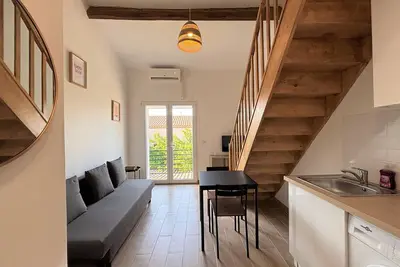 Image de T1 bis avec mezzanine au Pradet – Idéal famille, proche centre et plages.