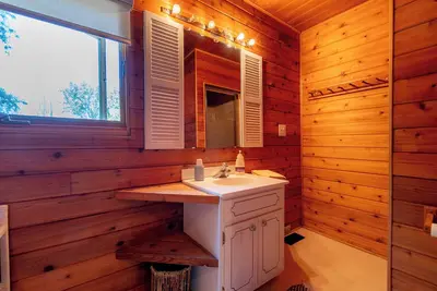 Image de Second Wind - Visit our Charming House with Modern Comforts & Stunning Views