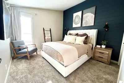 Image de Modern • Sharc • Pets • Family • Newly Remodeled