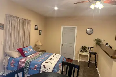 Image de Cozy Cabin with a Private Lake in Fins & Feathers Rv Park in Donalsonville Ga