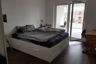 Image de Spacious modern apartment, large balcony, quiet suburban location, workplace