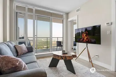 Image de Downtown 28th Fl| Pet Friendly | Heated Parking