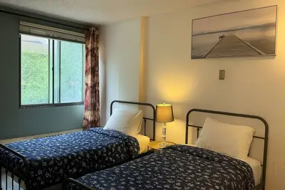 Image de Cozy Studio | 2 Twin Beds, Steps from Bow River