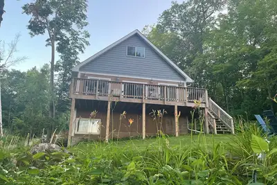 Quiet lakeside retreat on Rabbit Lake