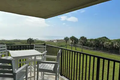 Image de Charming Ocean View 3-bedroom condo with WiFi, Ac in Cocoa Beach.