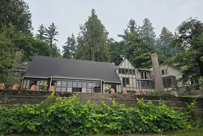 Image de Stunning High Bank 3 Bdrm w/ Ballroom on the Salish Sea