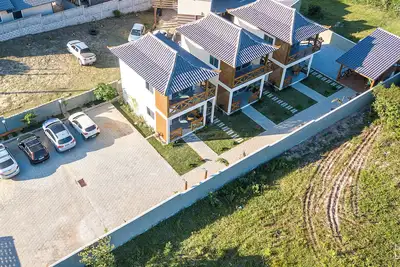 Image de Java Bungalows (B1) Complete bungalows in the center of Praia do Rosa!