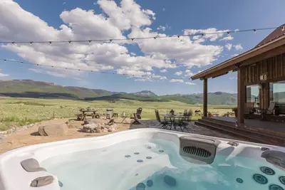 Image de New listing! Newly constructed on 77 Acres of Solitude, Amazing Views & Hot Tub