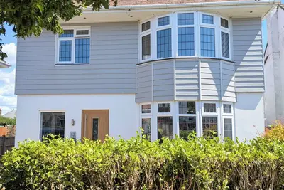 Image de Prime Location. Large 4 Bed Home. Walk: Beach 5 min, Hengistbury Head 7 min