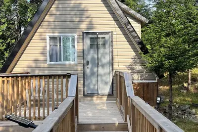 Image de Cozy cabin in Saint John, with a great view.