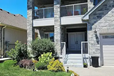 Image de Luxury basement, 3 bedrooms 2 bathrooms 4 beds sleep 8. Close to Falls