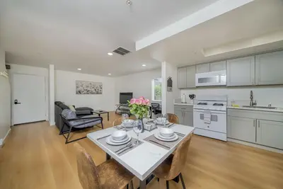 Image de 2bd/2ba Apartment near Dt Alhambra