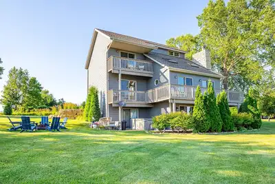 Image de Thunder Bay Ridge | Hot Tub*Fire Pit*Game Room*Coffee Bar*Stunning Sunsets!