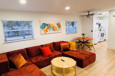 Image de Modern Central Hollywood 2BDx2BA - Free Parking, High Speed Wifi and Ac