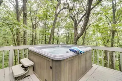 Image de Mntn View Hot Tub Foosball Fireplace Multi-Deck