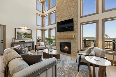 Image de Luxury Mountain Retreat with Breathtaking Views | 5br/5. 5ba